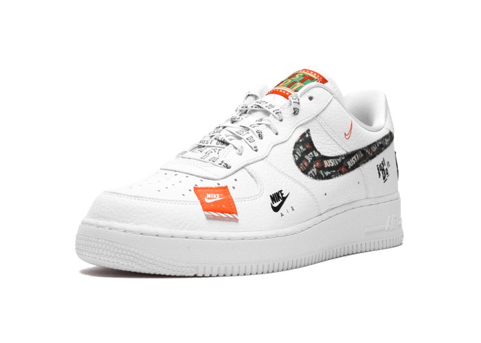 Кроссовки Nike  Air Force 1’07 (белый / черный / оранжевый)